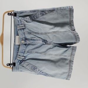HABITUAL 8/29 Jean Shorts Front Picket Details Light Wash